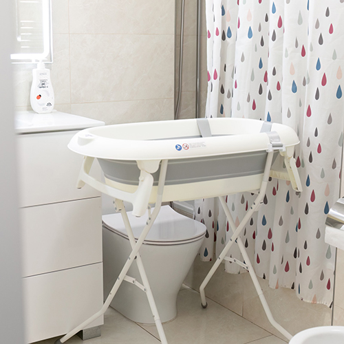Bañera plegable con soporte y hamaca blanda